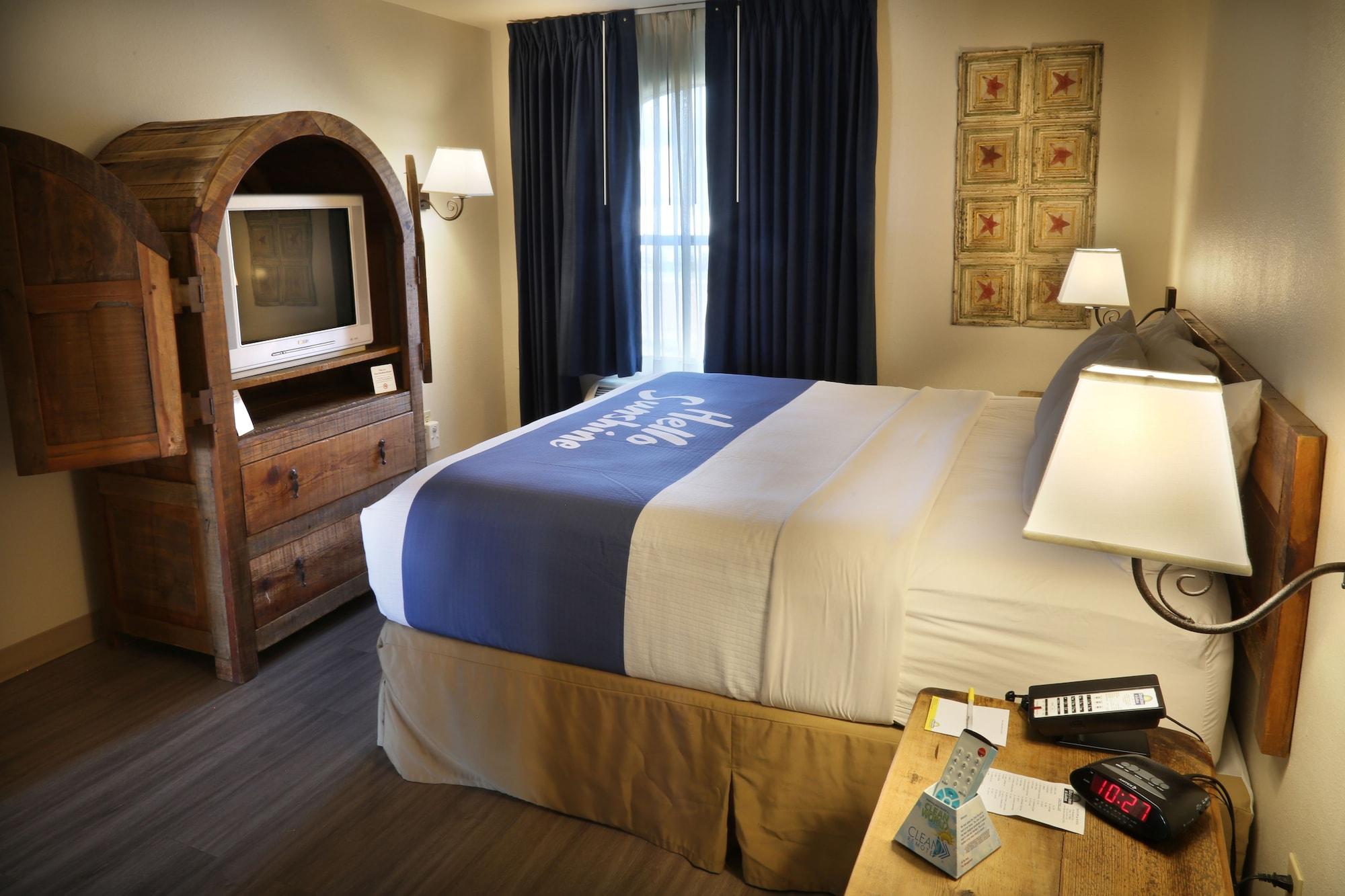 Days Inn & Suites By Wyndham Llano Екстериор снимка